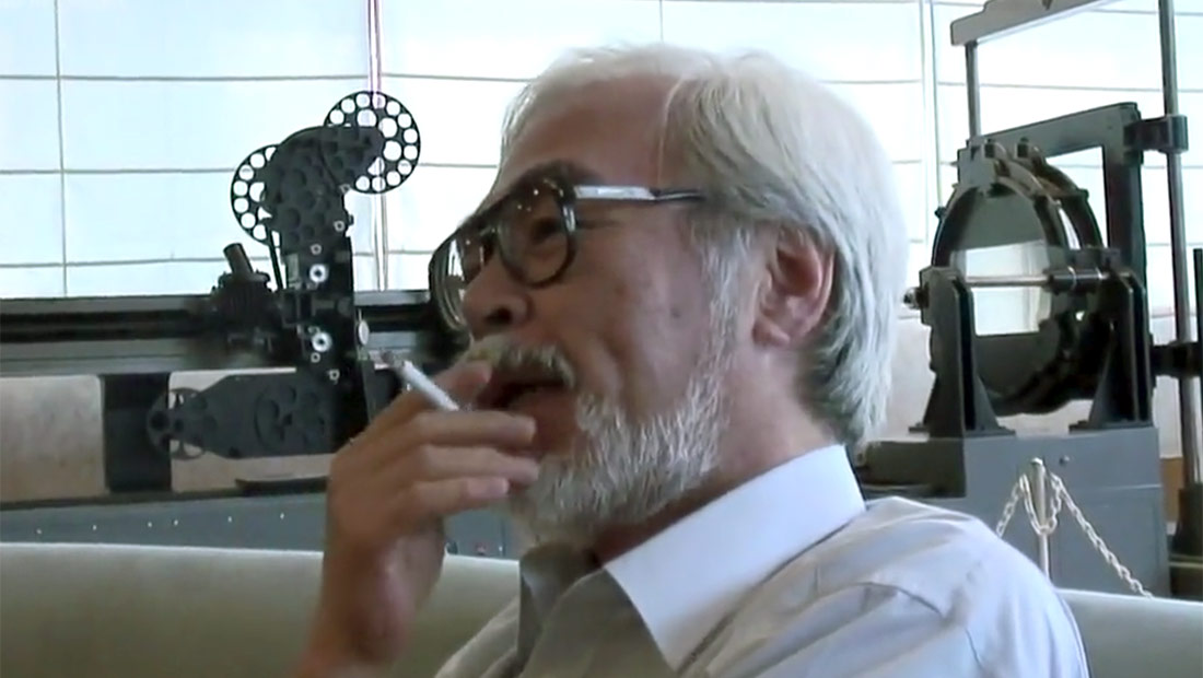 Hayao Miyazaki raucht einer Zigarette (oder Cannabis)
