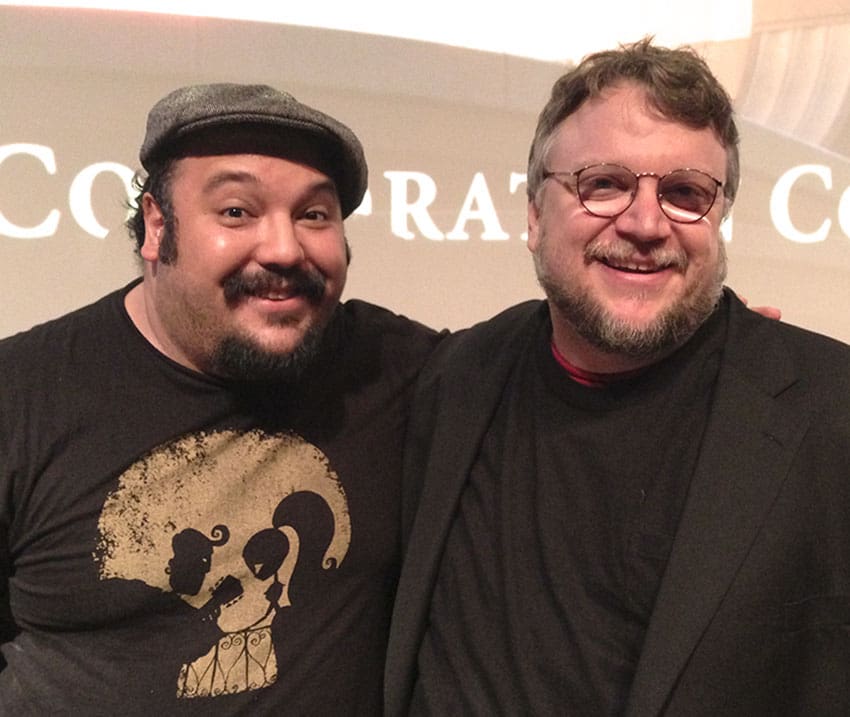 Jorge Gutiérrez con el productor de la película Guillermo del Toro.  Foto de Brad Booker.